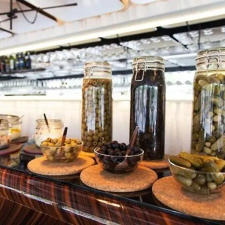 فندق كوينتين البوتيكي 4*